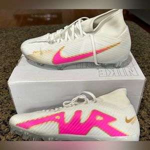 Like new Nike Air Mercurial superfly cleats. Worn once.